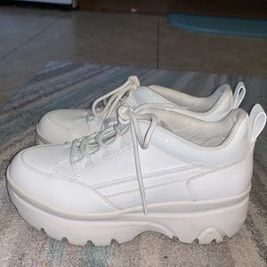 CHUNKY PLATFORM STEVE MADDEN SNEAKER